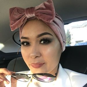 Meet your Posher, Lina